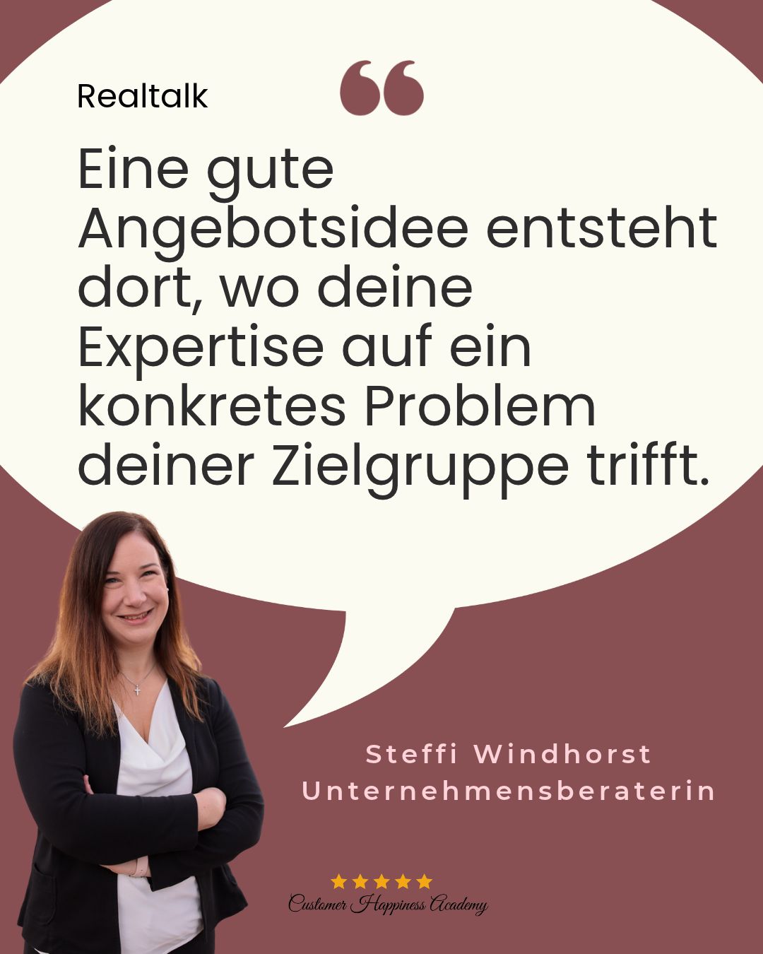 Steffi Windhorst freundlich in die Kamera, in der Sprechblase steht "Eine gute Angebotsidee entsteht dort, wo deine Expertise auf ein konkretes Problem deiner Zielgruppe trifft."